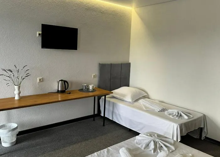 Holm Hotel *